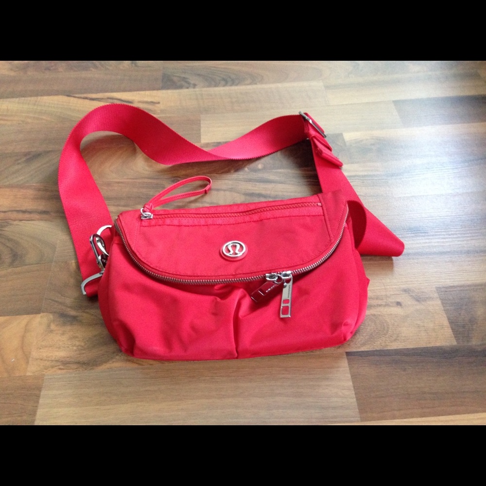 Lululemon festival bag